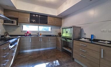 Casa 3 dormitorios con pileta en Puerto Paraíso