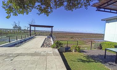 Casa 3 dormitorios con pileta en Puerto Paraíso