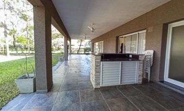 Casa 3 dormitorios con pileta en Puerto Paraíso