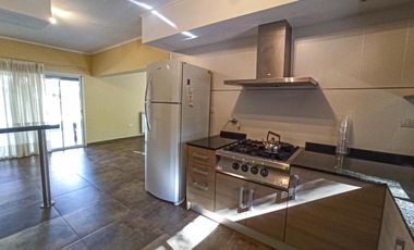 Casa 3 dormitorios con pileta en Puerto Paraíso