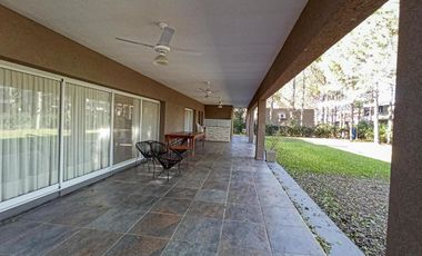 Casa 3 dormitorios con pileta en Puerto Paraíso