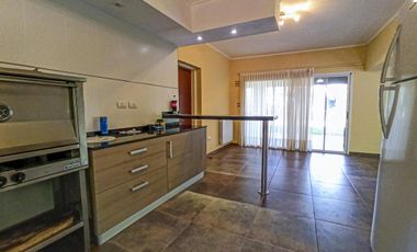 Casa 3 dormitorios con pileta en Puerto Paraíso