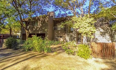 Casa 3 dormitorios con pileta en Puerto Paraíso