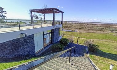 Casa 3 dormitorios con pileta en Puerto Paraíso