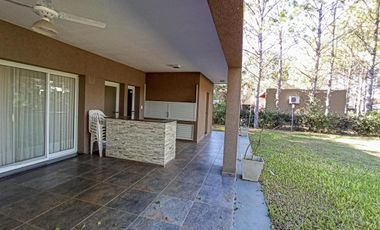 Casa 3 dormitorios con pileta en Puerto Paraíso