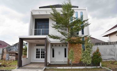 MILIKI RUMAH MEWAH 2 LANTAI TYPE 143/140 DI JL.TIUNG II