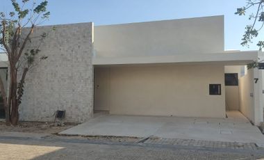 Casa de Una Planta Equipada en Privada Soluna, Temozón Norte, Mérida
