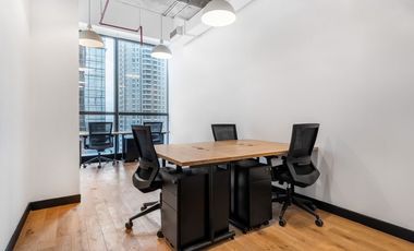 Ruang kantor pribadi berlayanan lengkap untuk Anda dan tim di Signature Revenue Tower