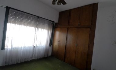 Casa PH en venta en Valentin Alsina