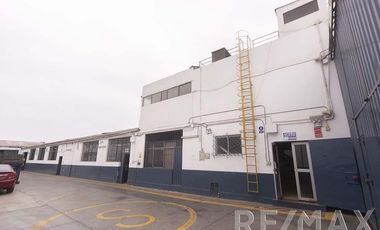 Local Comercial de 2,000 mt ubicado en la cuadra 24 de la Av. Venezuela