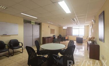 Local Comercial de 2,000 mt ubicado en la cuadra 24 de la Av. Venezuela