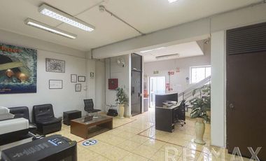 Local Comercial de 2,000 mt ubicado en la cuadra 24 de la Av. Venezuela