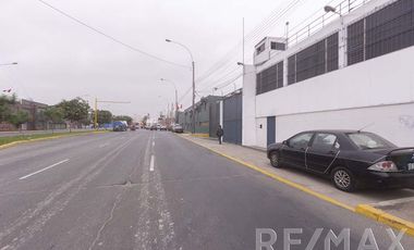 Local Comercial de 2,000 mt ubicado en la cuadra 24 de la Av. Venezuela