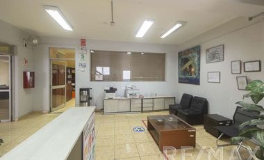 Local Comercial de 2,000 mt ubicado en la cuadra 24 de la Av. Venezuela