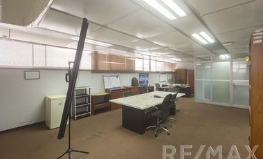 Local Comercial de 2,000 mt ubicado en la cuadra 24 de la Av. Venezuela