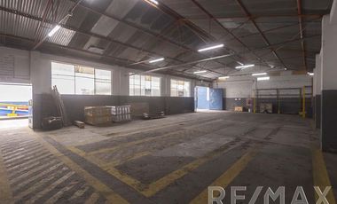 Local Comercial de 2,000 mt ubicado en la cuadra 24 de la Av. Venezuela