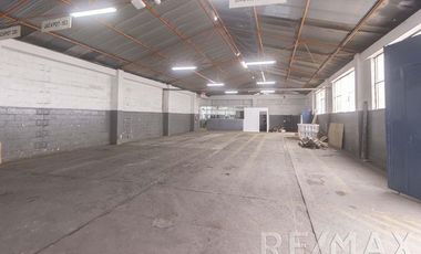 Local Comercial de 2,000 mt ubicado en la cuadra 24 de la Av. Venezuela