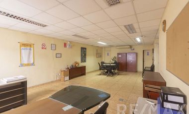 Local Comercial de 2,000 mt ubicado en la cuadra 24 de la Av. Venezuela