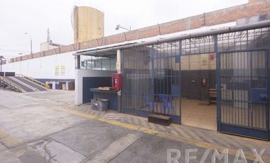 Local Comercial de 2,000 mt ubicado en la cuadra 24 de la Av. Venezuela