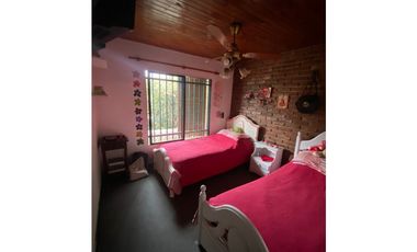 HERMOSO CHALET ITUZAINGO NORTE. MUY BUENA UBICACION