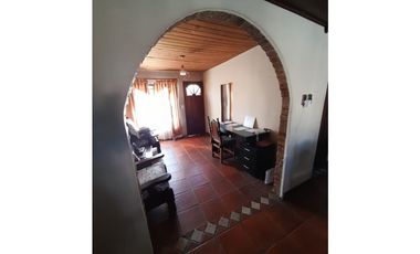 HERMOSO CHALET ITUZAINGO NORTE. MUY BUENA UBICACION