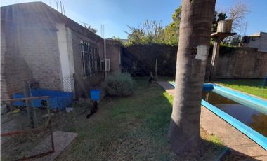 HERMOSO CHALET ITUZAINGO NORTE. MUY BUENA UBICACION