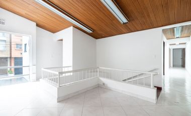 oficina en arriendo en santa paula. Cod A5871