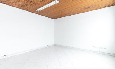 oficina en arriendo en santa paula. Cod A5871
