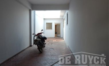 Casa en venta en Quilmes Este