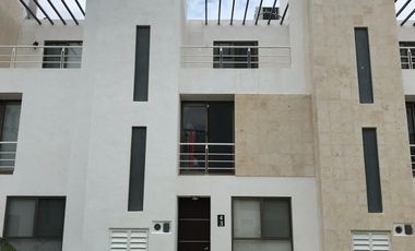 Venta o Renta de Casa en Condominio en Venta en Playa del Carmen