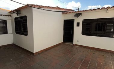 casa en arriendo/venta en los pinos. Cod A3266