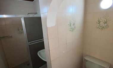 casa en arriendo/venta en los pinos. Cod A3266