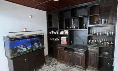 casa en arriendo/venta en los pinos. Cod A3266