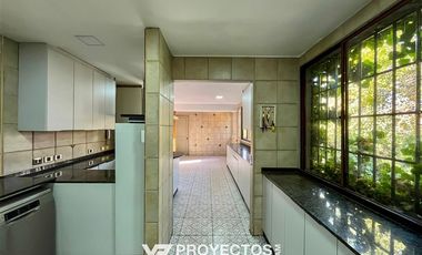 Casa en arriendo de 5 dorm. en Las Condes