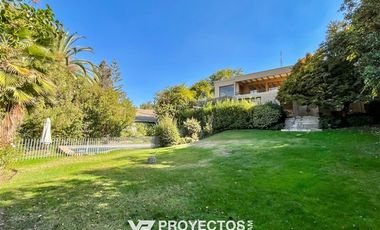 Casa en arriendo de 5 dorm. en Las Condes