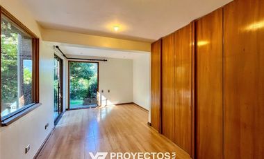 Casa en arriendo de 5 dorm. en Las Condes