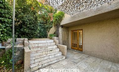Casa en arriendo de 5 dorm. en Las Condes