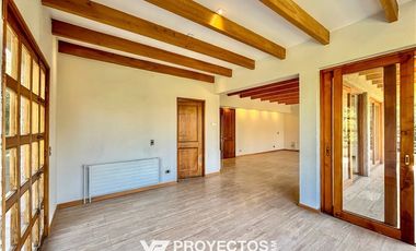 Casa en arriendo de 5 dorm. en Las Condes