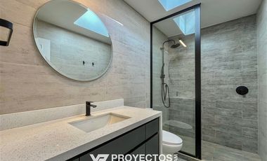Casa en arriendo de 5 dorm. en Las Condes