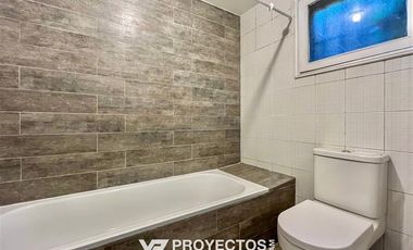 Casa en arriendo de 5 dorm. en Las Condes