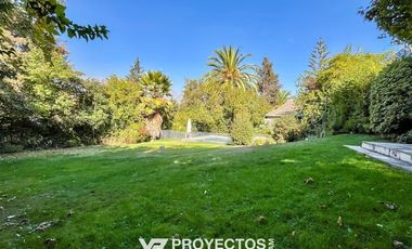 Casa en arriendo de 5 dorm. en Las Condes