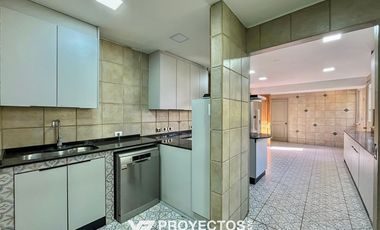 Casa en arriendo de 5 dorm. en Las Condes