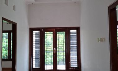 Jual Rumah 2 lantai dekat kampus UGM dalam perumahan di jl monjali Ngaglik Sleman Yogyakarta