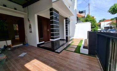 Jual Rumah 2 lantai dekat kampus UGM dalam perumahan di jl monjali Ngaglik Sleman Yogyakarta