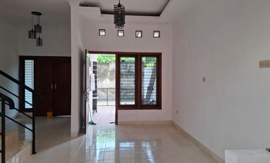 Jual Rumah 2 lantai dekat kampus UGM dalam perumahan di jl monjali Ngaglik Sleman Yogyakarta