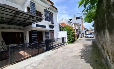 Jual Rumah 2 lantai dekat kampus UGM dalam perumahan di jl monjali Ngaglik Sleman Yogyakarta