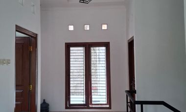 Jual Rumah 2 lantai dekat kampus UGM dalam perumahan di jl monjali Ngaglik Sleman Yogyakarta