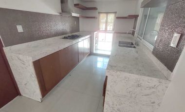 CASA EN VENTA CON LOCAL COMERCIAL EN ESQUINA FRACC. REFORMA VERACRUZ,VER.