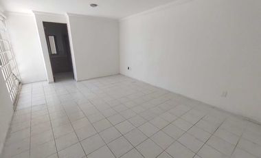CASA EN VENTA CON LOCAL COMERCIAL EN ESQUINA FRACC. REFORMA VERACRUZ,VER.
