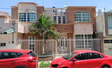 CASA EN VENTA CON LOCAL COMERCIAL EN ESQUINA FRACC. REFORMA VERACRUZ,VER.